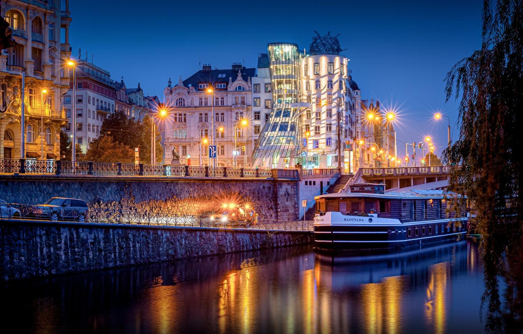 Dancing House - Tancici Dum Hotel Prag Exterior foto